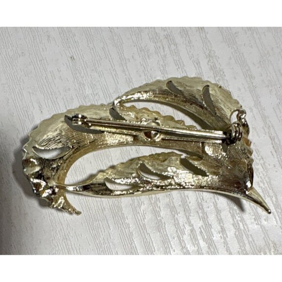 Vintage Gold Tone Leaf Brooch Pin Elegant Filigree Design 2.5 Inches Long - Picture 5 of 5